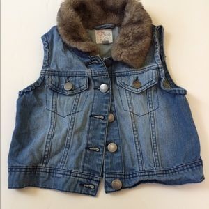 Jean jacket with fur❤️❤️